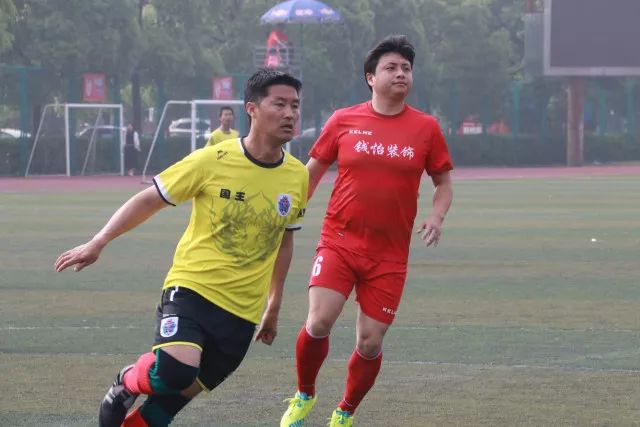太可惜了！C罗破门，裁判示意越位进球无效，VAR确认越位